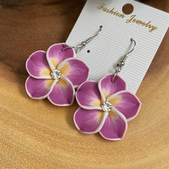 Hawaiian Beautiful Plumeria Earrings NEW - Picture 2 of 4